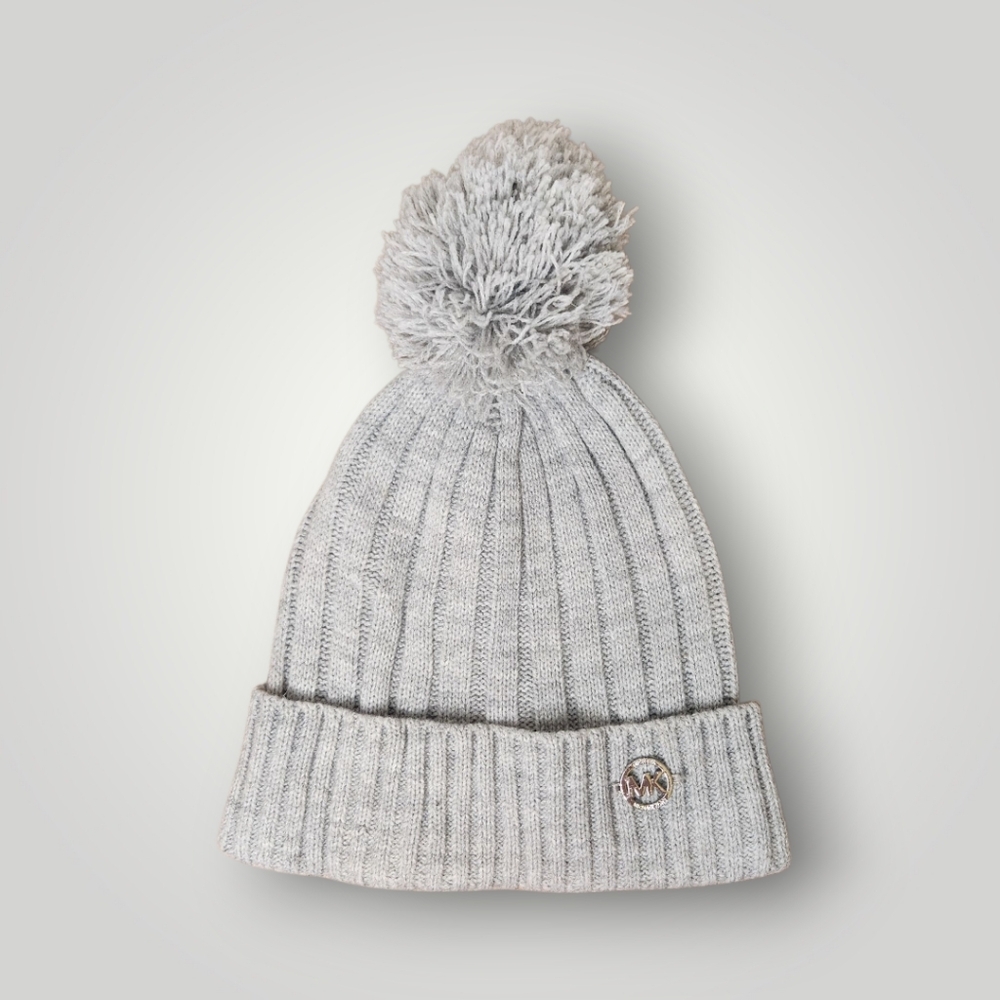 Michael Kors Hat Womens Winter Gray Ribbed Knit Beanie Cap Pom Pom Logo Charm